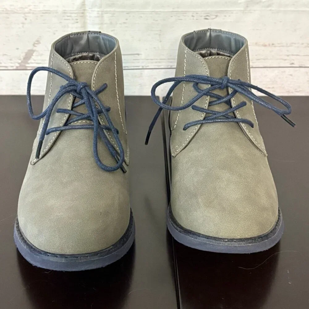 NWOB Crown & Ivy Kids‎ Chuck Grey Shoes Size 3M